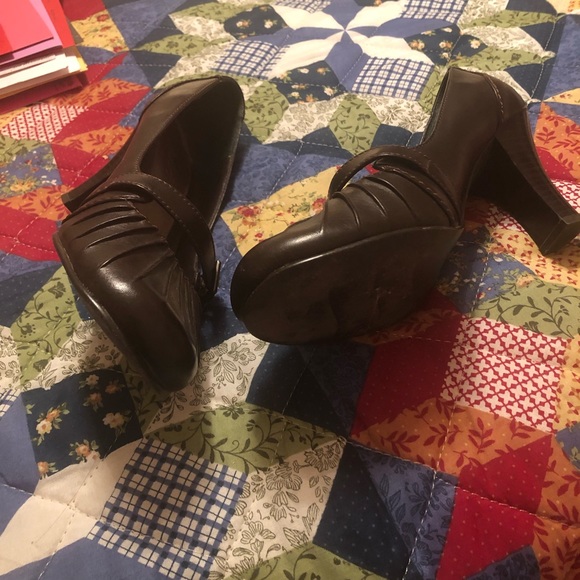 HOLD FOR BUNNYDRMZ66 Brown Heels - Picture 3 of 3